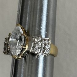 Vintage Wedding Ring  Solid 14k Gold w / Cz’s