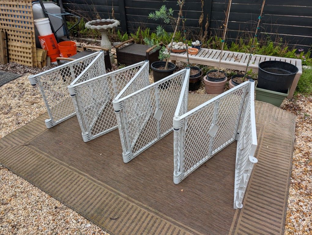 Modular Puppy Fence - 8 Pieces