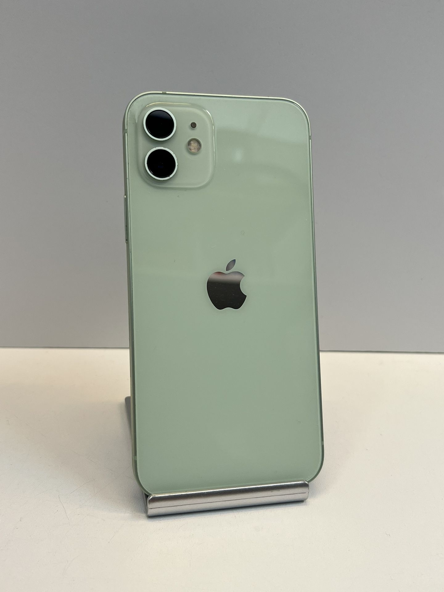 Apple iPhone 12 64gb. ( Unlocked )