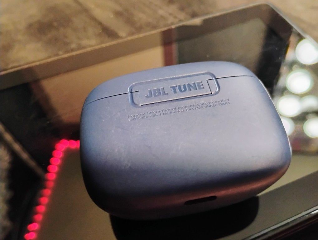 JBL Tune Earbuds Noise Cancelling