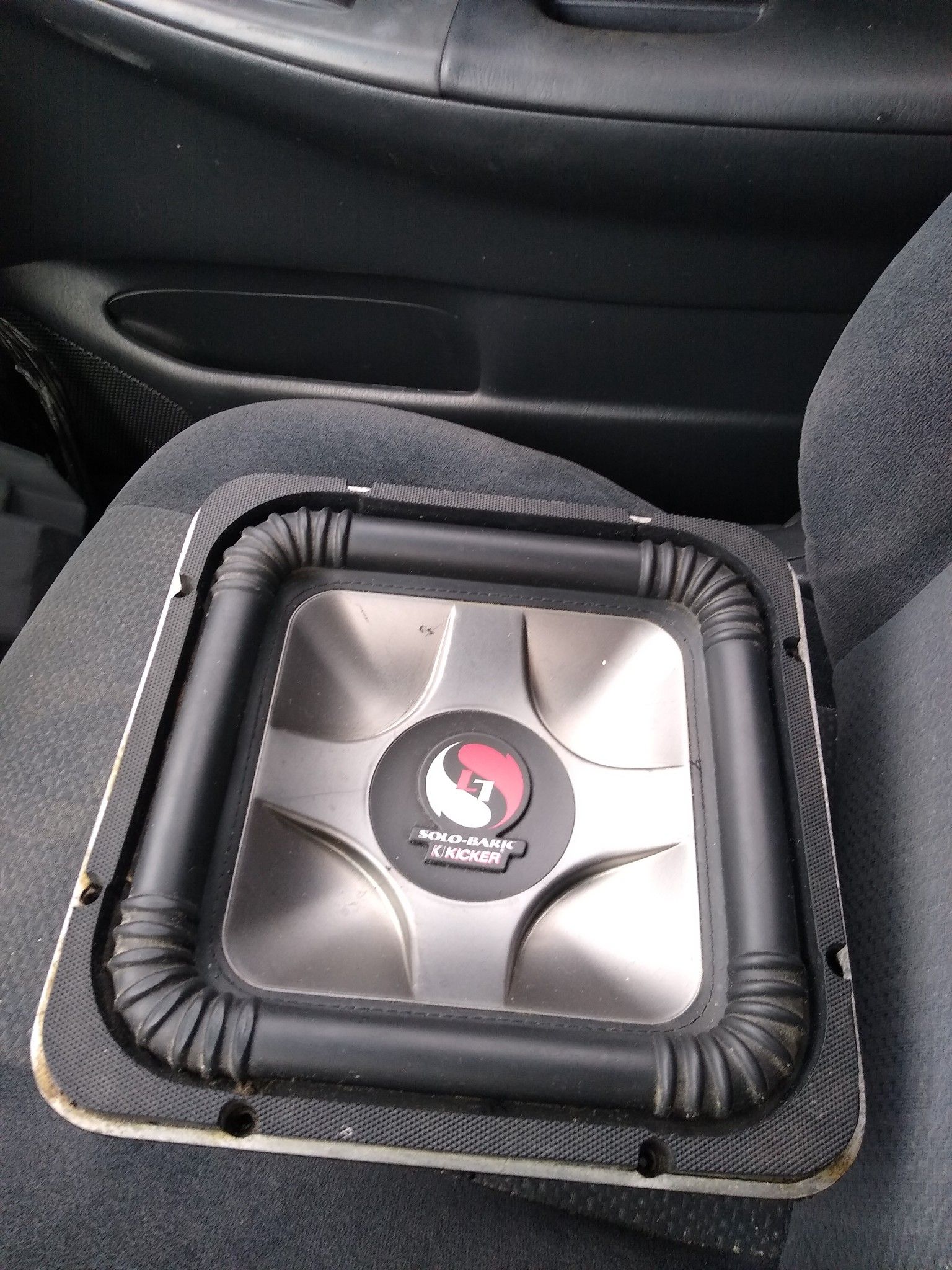 Kicker L7 subwoofer solo baric