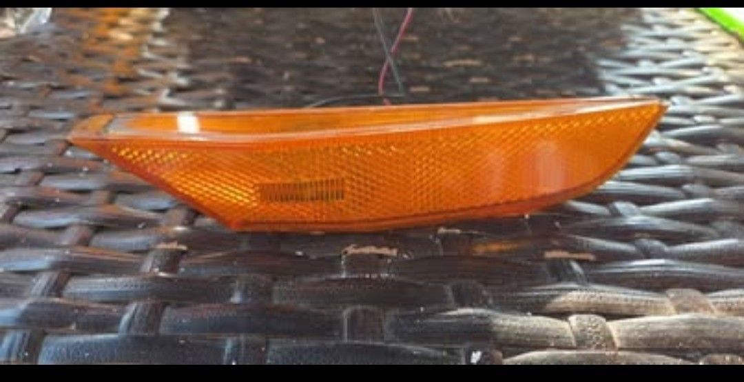 03-07 Infiniti G35 Sedan Front Bumper RIGHT Side Marker Light Lamp