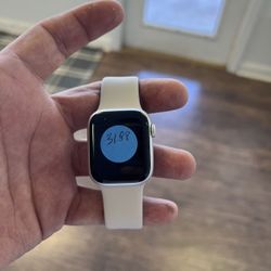 Apple Watches SE And Series 8