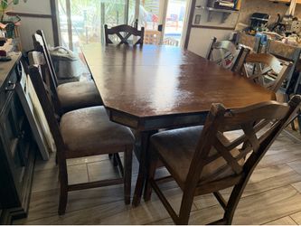 Kitchen Table and 6 chairs