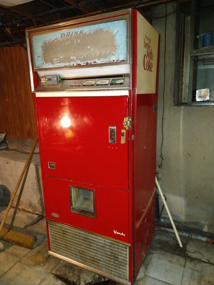 1950s to 60s vendo Coke machine