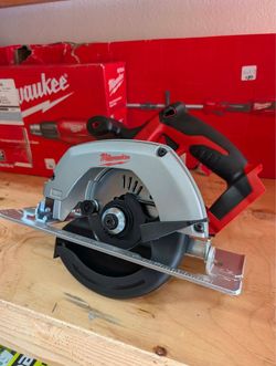 ⚠️TOOL ONLY⚠️  Milwaukee M18 18V Lithium-Ion Cordless 6-1/2 in. Circular Saw  TOOL ONLY - BRAND NEW