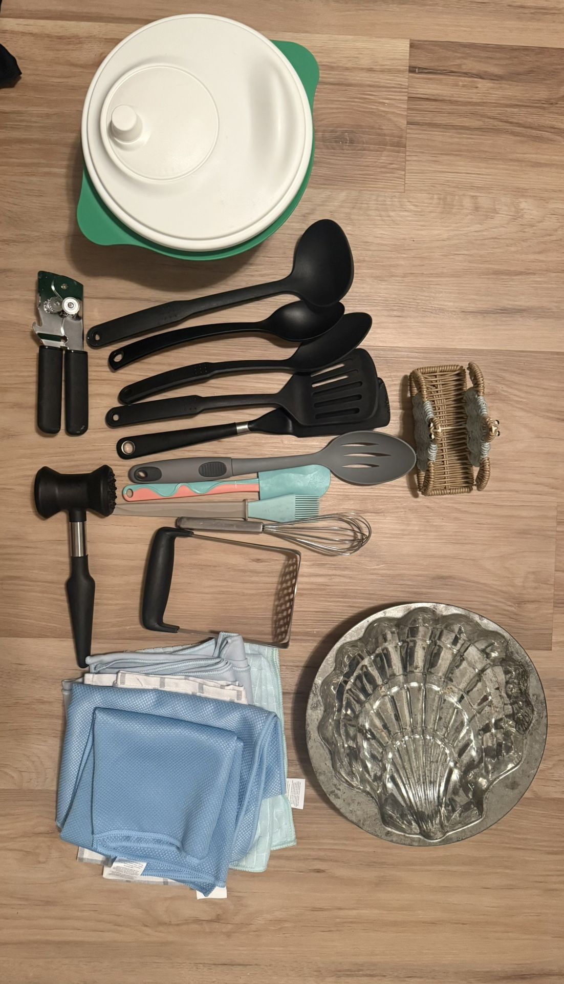 Kitchen Utensils Set – $20 (Puyallup 98371)