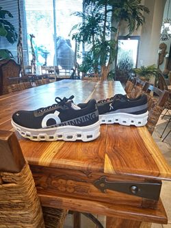 Men’s size 10 OnCloud Monsters