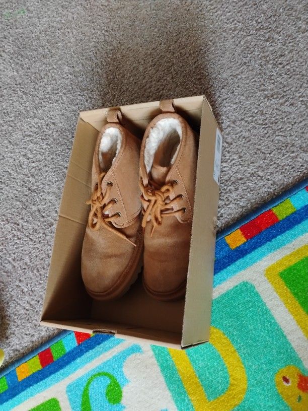 UGG