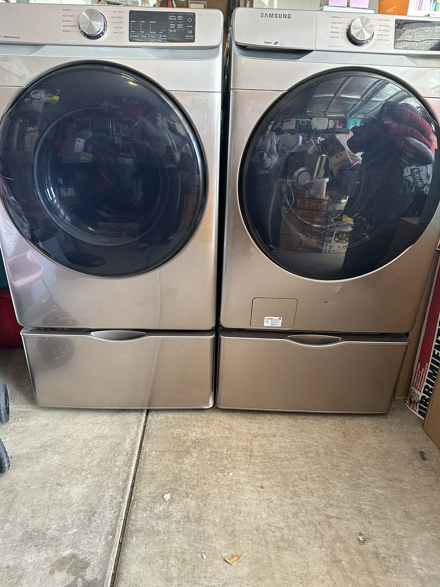 Samsung Washer And Dryer On Pedestals Almost New