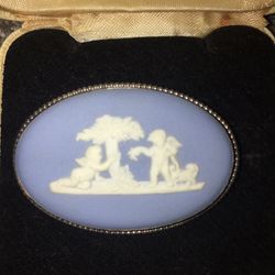 Brooch Wedgwood Made In England 