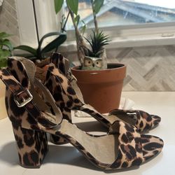 Old Navy leopard print block heel sandals Size 11