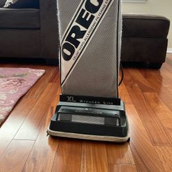 Excellent Condition Oreck XL Vacuum 