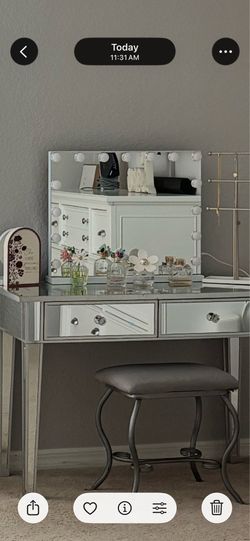 Vanity mirror