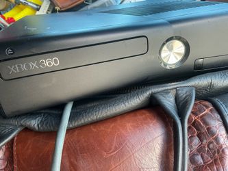 Xbox 360 Slim 250GB Complete Bundle - 2 Original Controllers & All Wires
