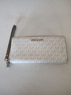 Michael Kors Wristlet 