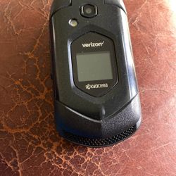 Kyocera dura E4610 Flip Phone