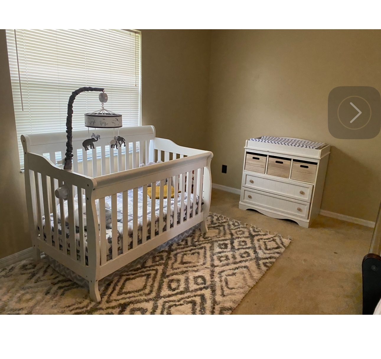 Crib and Changing Table/Dresser