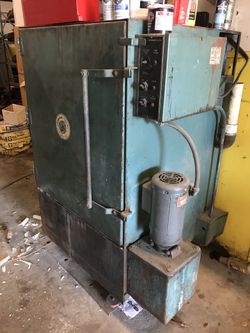 Jet spray industrial 3 phase parts cleaner Hayden Trans Tool. It has an oil skimmer. plugged in and in running order .