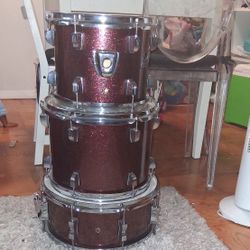 Drum Set ( Missing A Few Parts ) 