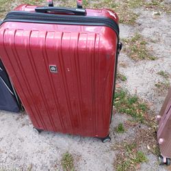 LOTS OF NICE LARGE PULL ALONG LUGGAGE 