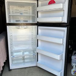 frigidaire  refrigerator  one year used good conditions 400 best ofert