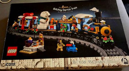 LEGO Icons Holiday Express Train 10361 Winter Village 956 pcs Brick Separator (Not Sealed)