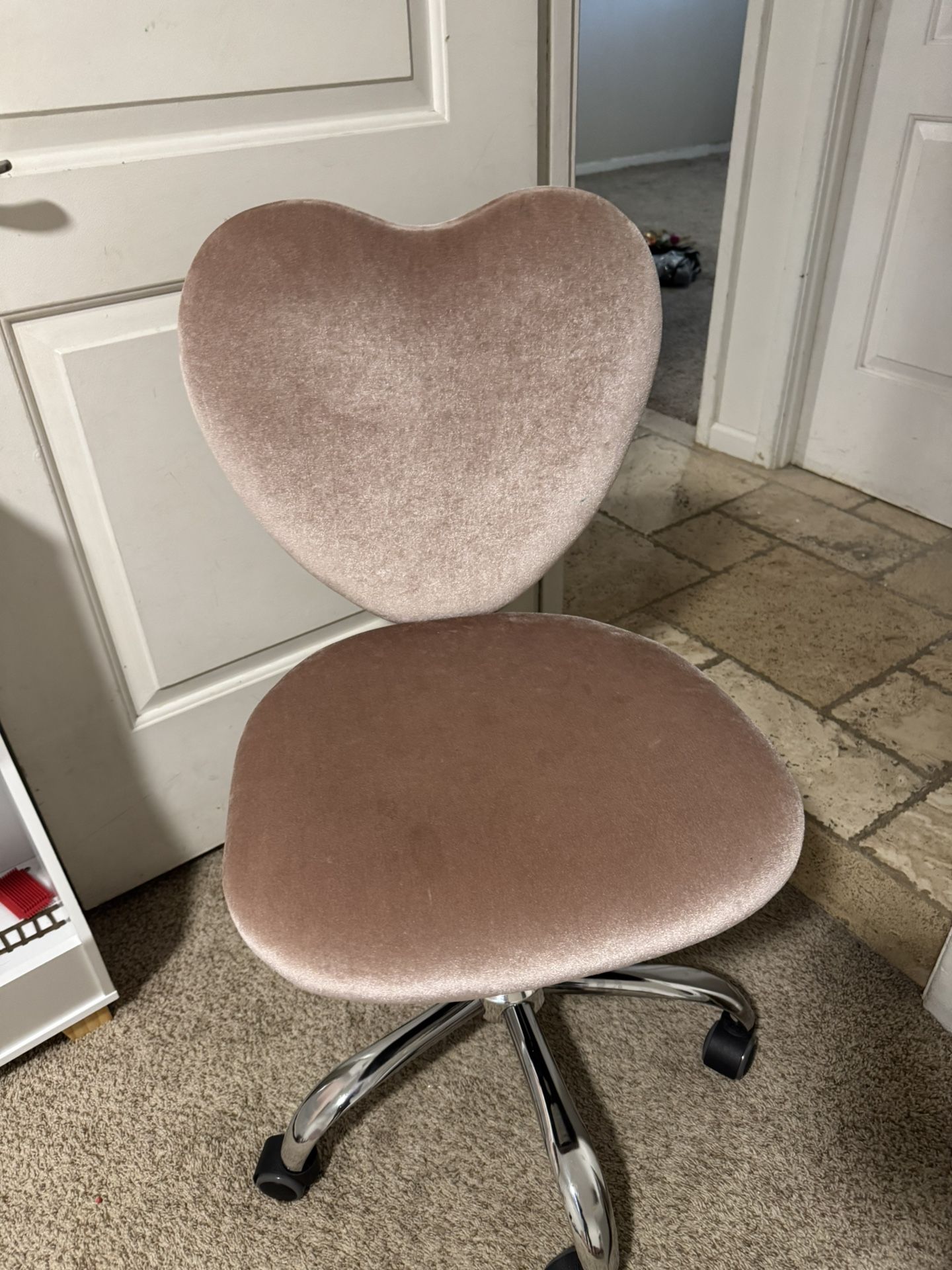Velvet Pink Heart Chair