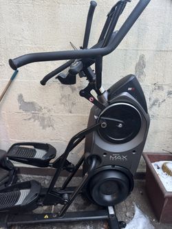Bow flex M8  Very Good Condition