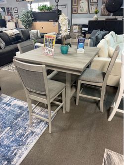 Perfect dining sets! 💙🎉💙 easy financing!