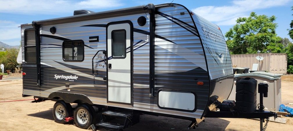 2018 Keystone Sprinter 22 Foot ... 3950 Pounds Empty Offering 