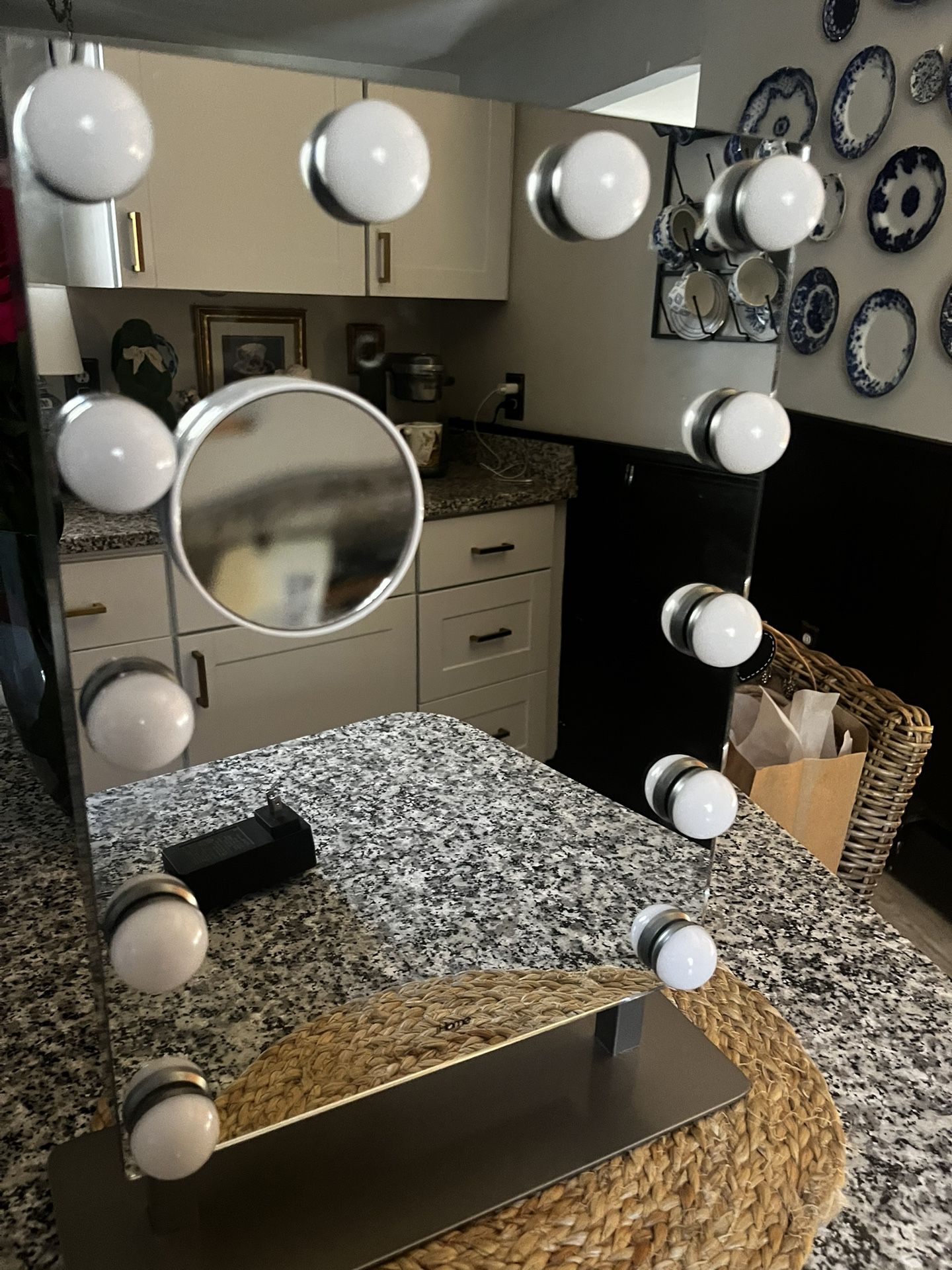 Vanity mirror By iHome