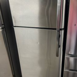 FRIGIDAIRE STAINLESS STEEL TOP FREEZER REFRIGERATOR APARTMENT SIZE 