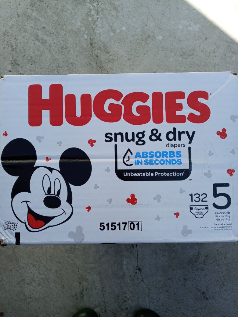 Huggies snug dry size 5/132 diapers