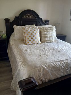 Queen Recamara/ Queen Bedroom Set