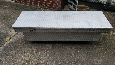 Truck bed cargo box
