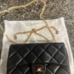Chanel Diamond Quilted Small Flap Bag 