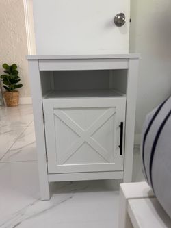White night stand / Mesita de noche Blanca