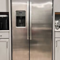 Stainless Steel GE Side-by-Side Refrigerator – Excellent Condition 