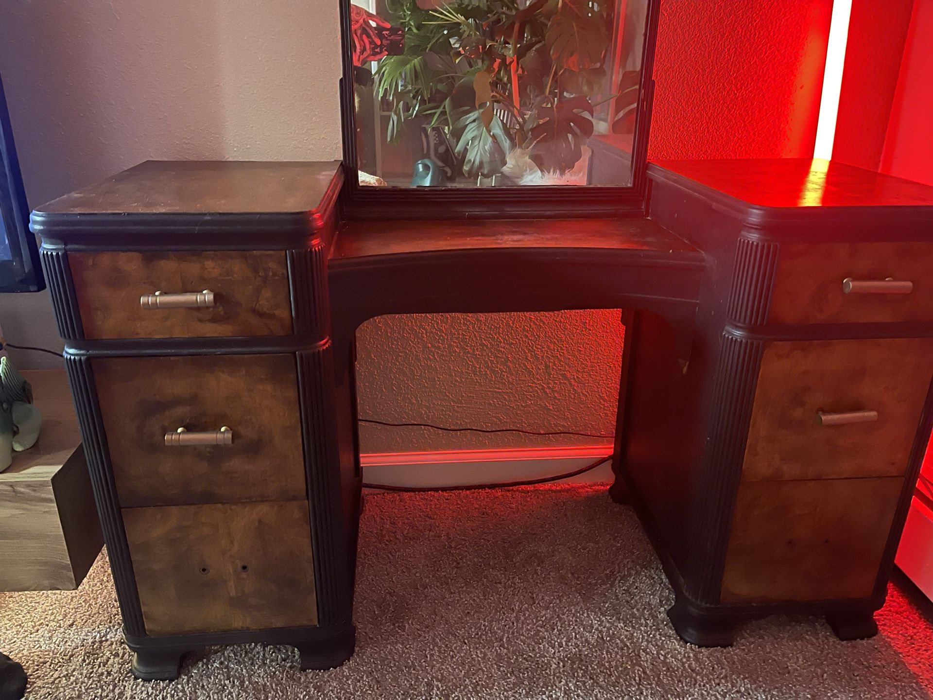 6 Drawer Vintage Vanity And Mirror
