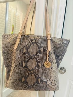 Micheal Kors shoulder bag