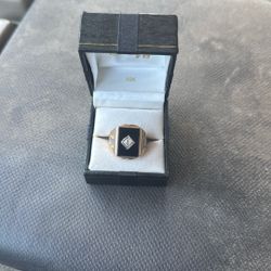 Vintage Gold Onyx Diamond Ring 
