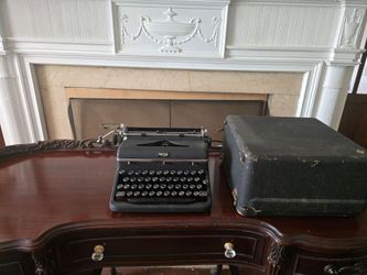 Royal Vintage Manual Typewriter with Case