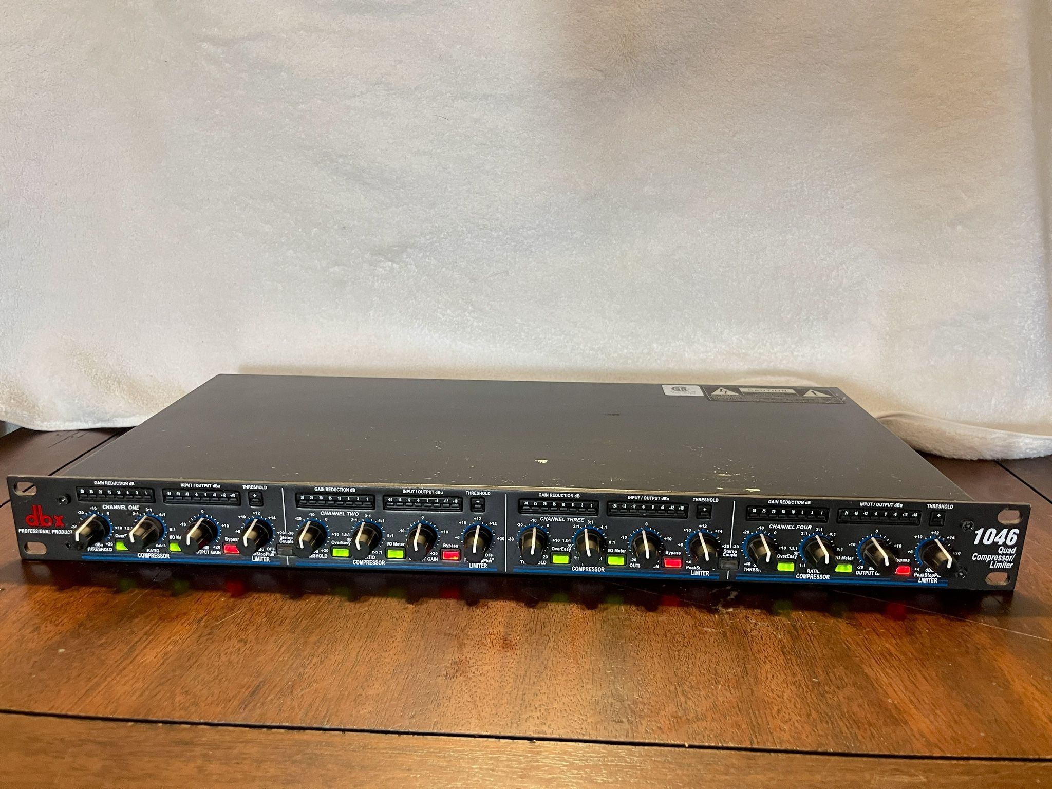 DBX 1046 4 Channel Compressor Limiter Rack Unit