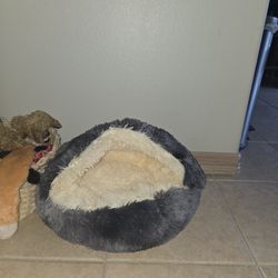 🐾 Brand New Fluffy Hooded Dog Bed – Small (19.6”) 🐶