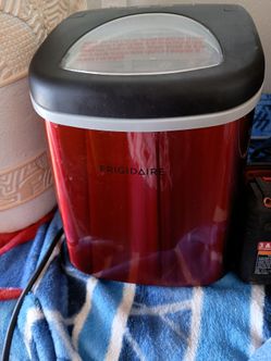 FRIGIDAIRE Ice Maker