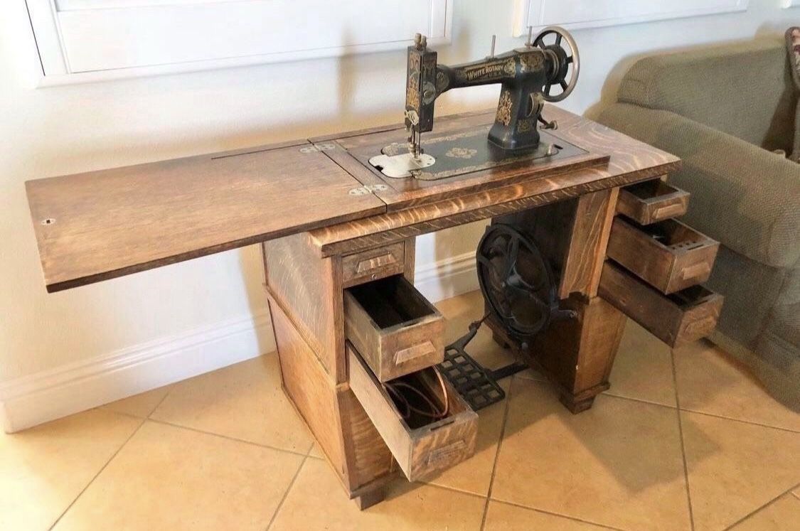 ANTIQUE SEWING MACHINE