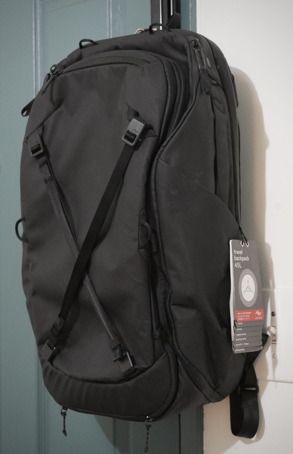 Peak Design Travel 45L Backpack. ( Black ) Great Condition