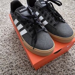 Adidas Daily 4.0 (Size 8)