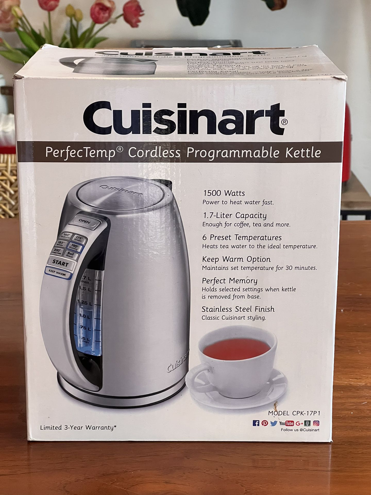 Cuisinart PerfecTemp 1.7-Liter 1500-Watt Stainless Steel Cordless  Programmable Kettle with Six Presets, Stay-Cool Handle, and 360-Degree  Swivel Power